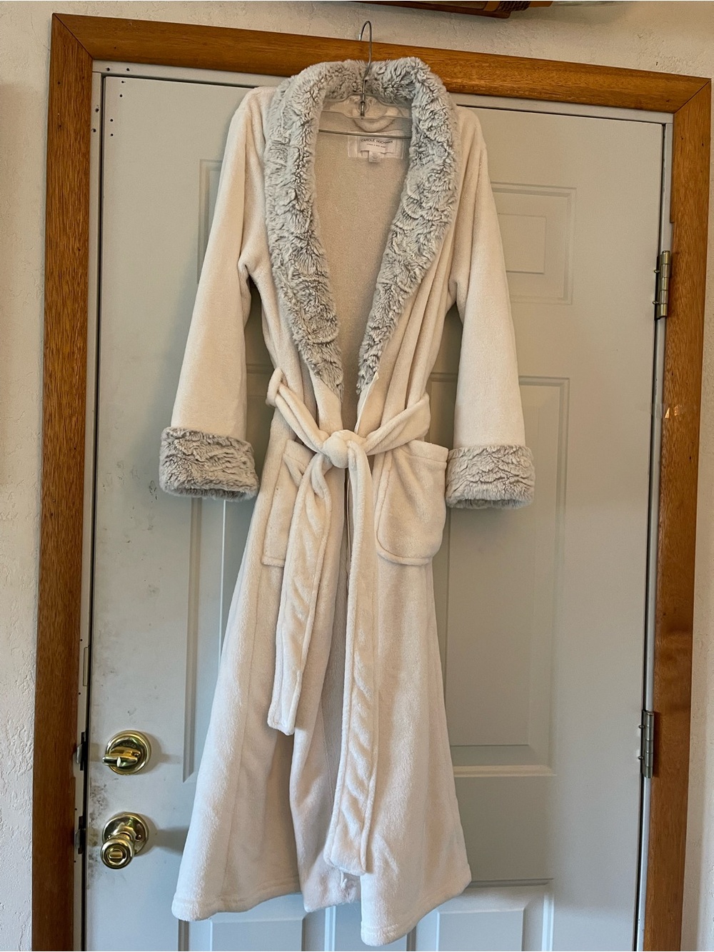 Carole Hickman soft fluffy S/M ladies robe with belt tie